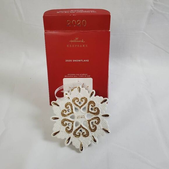 Hallmark 2020 Snowflake Ornament White Gold Glitter Hearts Keepsake w/ Box - Picture 1 of 8